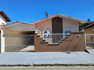Casa com 3 Quartos para venda ou aluguel, 130m² no Tifa Martins, Jaraguá do Sul
