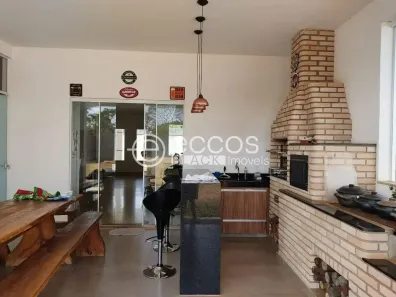 Fazenda/Sítio com 3 Quartos à venda, 300m² no Valparaíso, Uberlândia