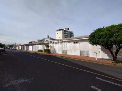 Casa com 4 Quartos para alugar, 230m² no Tabajaras, Uberlândia