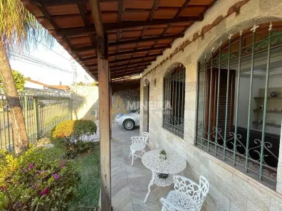 Casa com 3 Quartos para alugar, 280m² no Betânia, Belo Horizonte