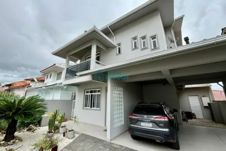 Casa com 3 Quartos à venda, 240m² no Monte Cristo, Florianópolis
