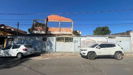 Casa com 6 Quartos à venda, 300m² no Vila Guilhermina, Montes Claros