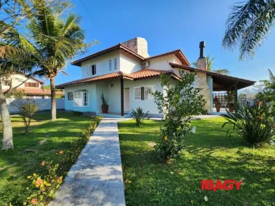 Casa com 4 Quartos para alugar, 250m² no Campeche, Florianópolis