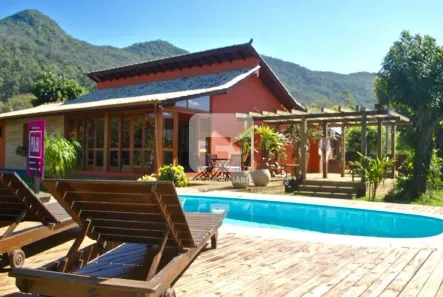 Casa com 7 Quartos para alugar, 322m² no Pântano do Sul, Florianópolis