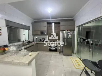 Casa com 3 Quartos à venda, 190m² no Planalto, Uberlândia