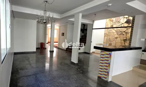Casa com 5 Quartos à venda, 300m² no Bom Jesus, Uberlândia