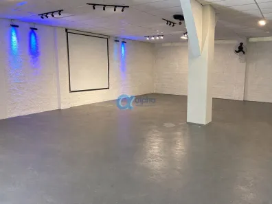Galpão/Depósito/Armazém com 4 Quartos para alugar, 225m² no Quissama, Petrópolis