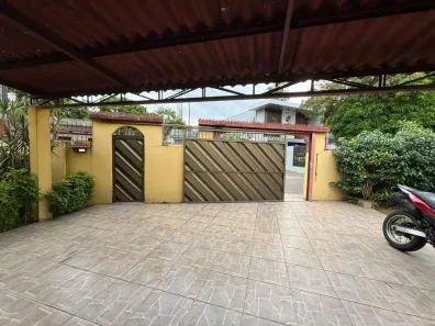 Casa com 4 Quartos para alugar, 400m² no Parque 10 de Novembro, Manaus