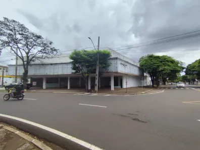 Ponto Comercial para alugar, 2458m² no Zona 04, Maringá