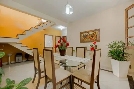Casa com 4 Quartos à venda, 220m² no Arvoredo, Contagem
