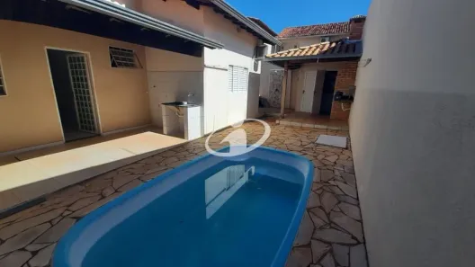 Casa com 3 Quartos para alugar, 150m² no Umuarama, Uberlândia