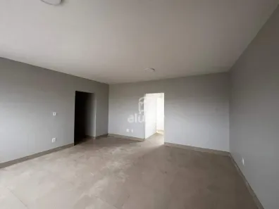 Apartamento com 3 Quartos para alugar, 120m² no Major Prates, Montes Claros