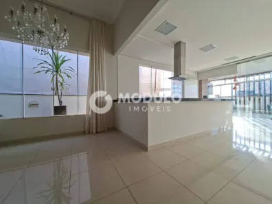 Casa de Condomínio com 3 Quartos para alugar, 160m² no Aclimação, Uberlândia