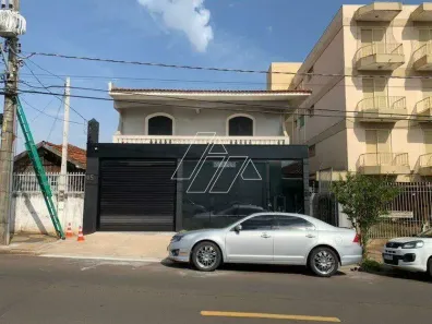 Casa com 3 Quartos para alugar, 200m² no Banzato, Marília