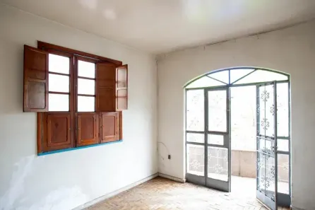 Casa com 2 Quartos à venda, 220m² no Pompéia, Belo Horizonte