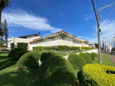 Casa com 3 Quartos para alugar, 229m² no Maria Goretti, Chapecó