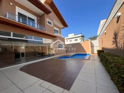 Casa de Condomínio com 4 Quartos à venda, 350m² no Piracangaguá, Taubaté
