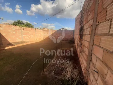 Casa com 2 Quartos para alugar, 60m² no Loteamento Residencial Pequis, Uberlândia
