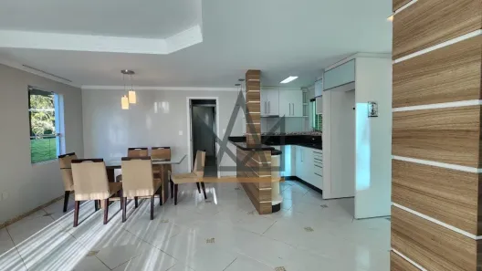 Casa com 4 Quartos para alugar, 240m² no Itacorubi, Florianópolis