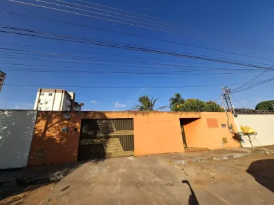 Casa com 3 Quartos para alugar, 178m² no Jardim América, Goiânia