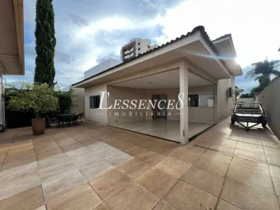 Casa com 3 Quartos à venda, 220m² no Jardim América, Goiânia