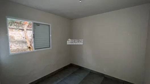Casa com 2 Quartos para alugar, 70m² no Vila Maria Helena, Uberaba