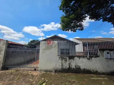 Casa com 2 Quartos para alugar, 50m² no Jardim Alvorada, Maringá