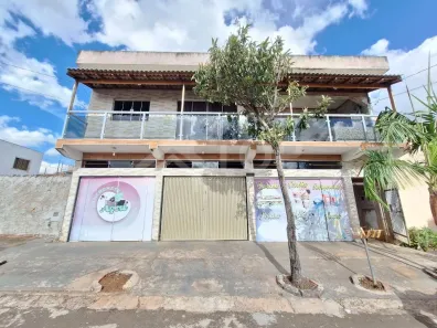 Sobrado com 3 Quartos para alugar, 262m² no Cidade Aracy, São Carlos
