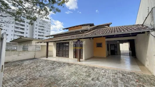 Casa com 3 Quartos à venda, 218m² no América, Joinville