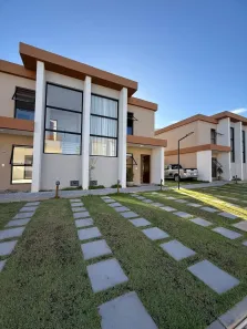 Casa de Condomínio com 2 Quartos para alugar, 10m² no Buraquinho, Lauro de Freitas