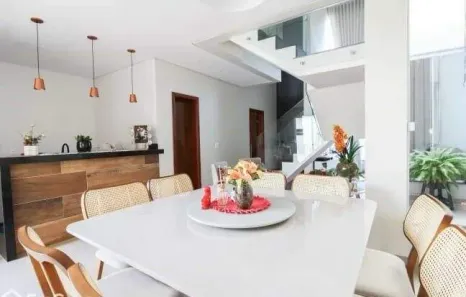 Casa com 3 Quartos à venda, 229m² no Novo Mundo, Uberlândia
