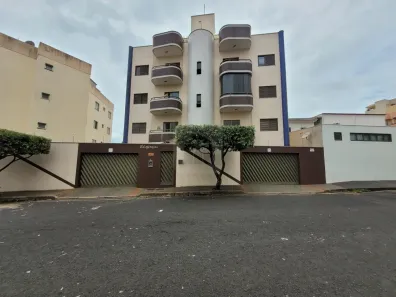 Apartamento com 3 Quartos para alugar, 135m² no Santa Mônica, Uberlândia