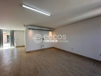 Casa com 3 Quartos à venda, 335m² no Tibery, Uberlândia