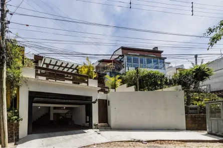 Casa com 3 Quartos à venda, 181m² no Medianeira, Porto Alegre
