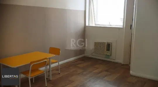 Sala Comercial à venda, 31m² no Santa Cecília, Porto Alegre
