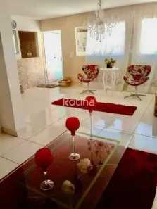 Casa com 3 Quartos à venda, 260m² no Segismundo Pereira, Uberlândia