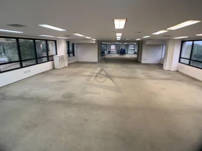 Sala Comercial para alugar, 226m² no Cambuí, Campinas