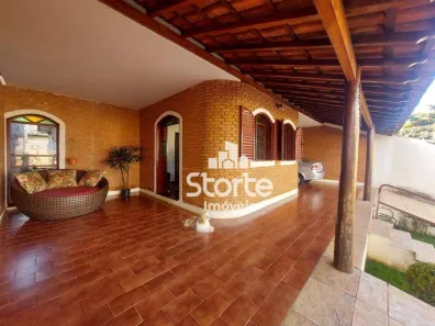 Casa com 3 Quartos à venda, 250m² no Nossa Senhora Aparecida, Uberlândia