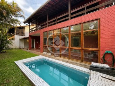 Casa de Condomínio com 4 Quartos para venda ou aluguel, 230m² no Carlos Guinle, Teresópolis
