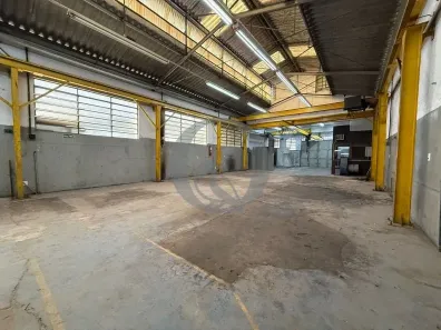 Galpão/Depósito/Armazém para alugar, 930m² no Vila Carrão, São Paulo