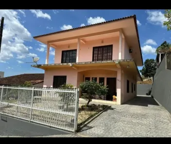 Sobrado com 4 Quartos à venda, 280m² no São Marcos, Joinville