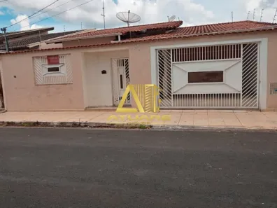 Casa com 3 Quartos à venda, 166m² no São Carlos, Pouso Alegre