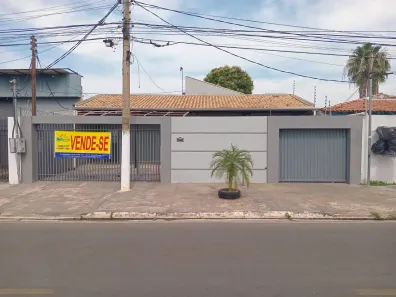 Casa com 3 Quartos à venda, 250m² no Centro-Sul, Várzea Grande