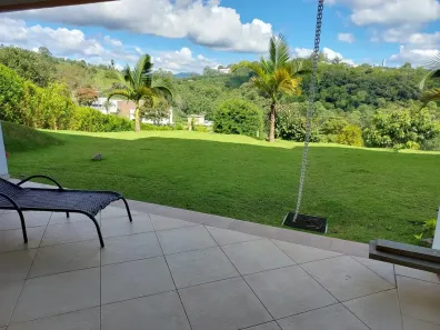 Casa de Condomínio com 3 Quartos para alugar, 236m² no Serra dos Lagos (Jordanésia), Cajamar
