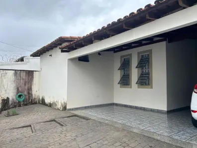 Casa com 3 Quartos à venda, 280m² no Santa Mônica, Uberlândia