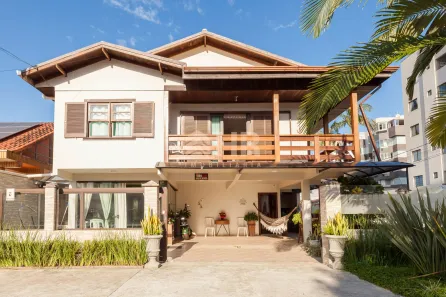 Sobrado com 4 Quartos à venda, 200m² no Centro, Matinhos