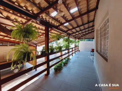 Casa com 5 Quartos à venda, 290m² no Monte Castelo, Contagem