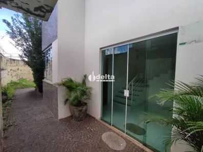 Apartamento com 2 Quartos para alugar, 59m² no Jardim Holanda, Uberlândia