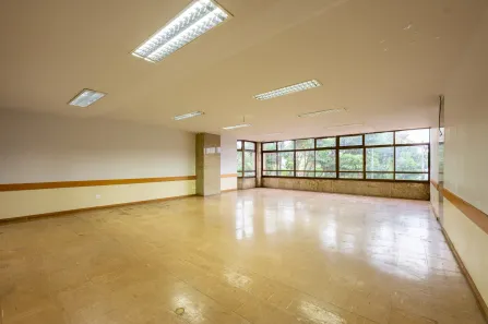 Sala Comercial para alugar, 696m² no Asa Norte, Brasília