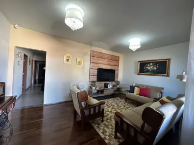 Casa com 3 Quartos à venda, 217m² no Vila Antártica, Botucatu